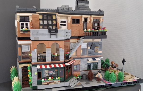 Het Friends-complex van Lego-steentjes, dat een prominente plaats heeft op mijn kantoor
